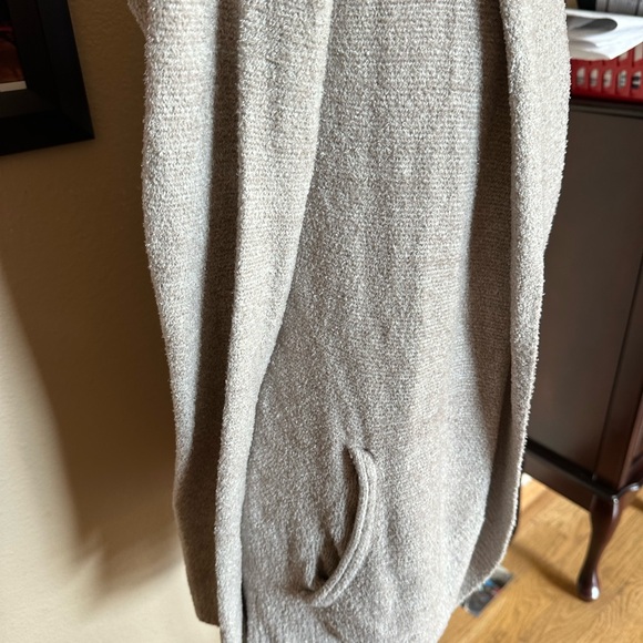 Barefoot Dreams Circle Cardi Cardigan Tan Cozychic Sweater. Medium - Picture 8 of 13